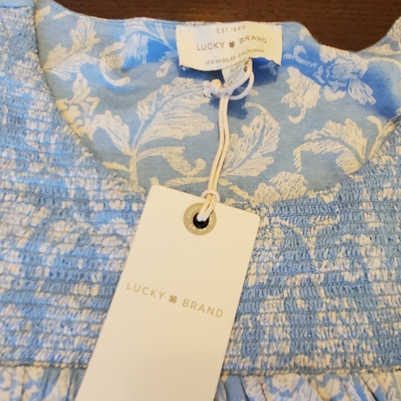 Lucky Brand smocked t-shirt. Small. - Picture 7 of 10